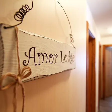 Amor Lodge